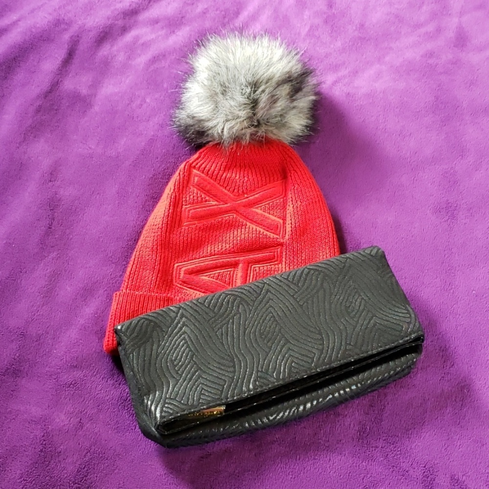 GUESS - Picture 2 of 4